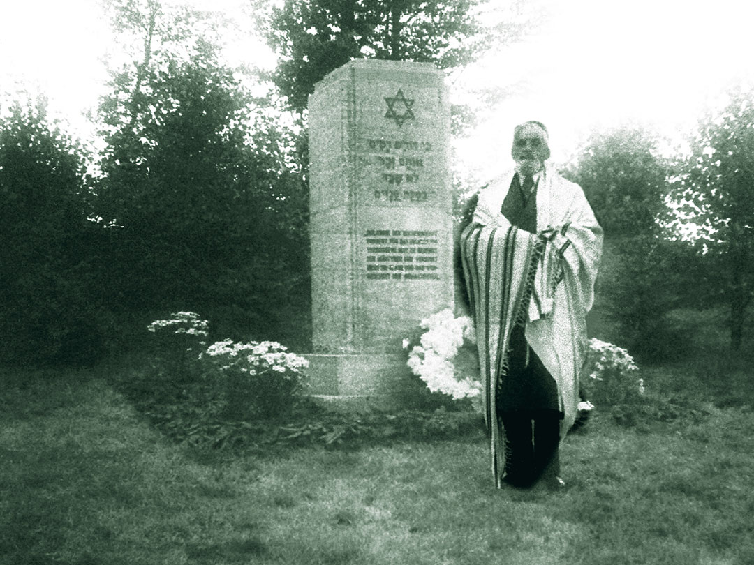 Rabbiner Eschelbacher bei der Einweihung des Gedenksteins, 1950